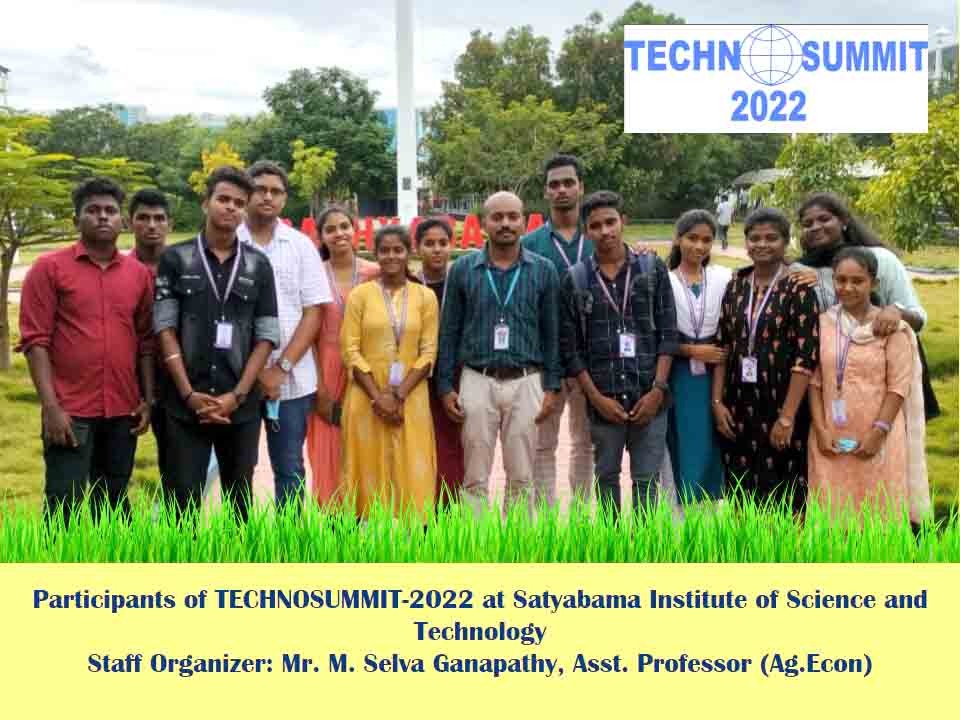 fertilizer_application_by_the_students_in_paddy_field_1